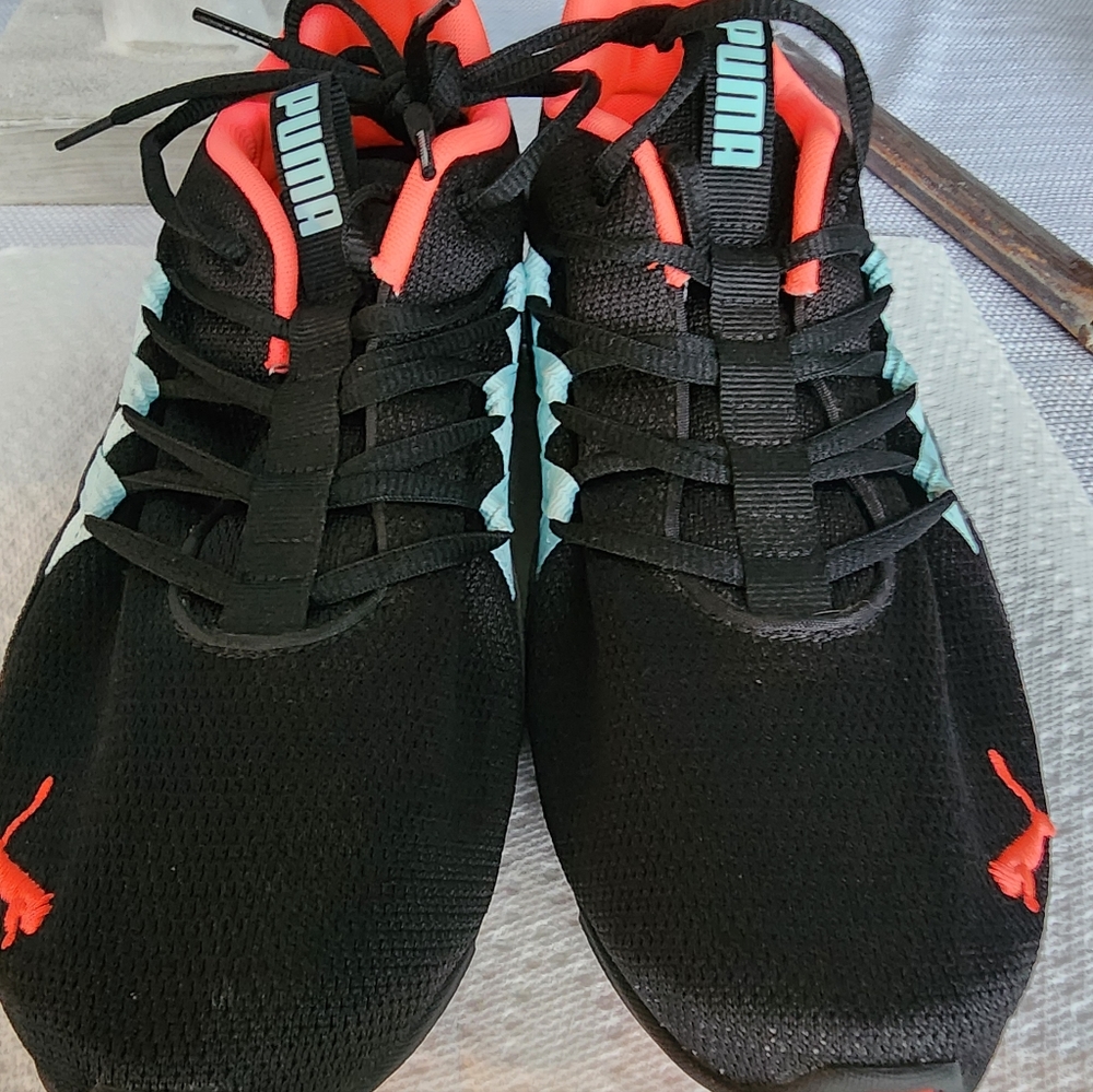 WOMEN'S PUMA ATHLETIC SHOES